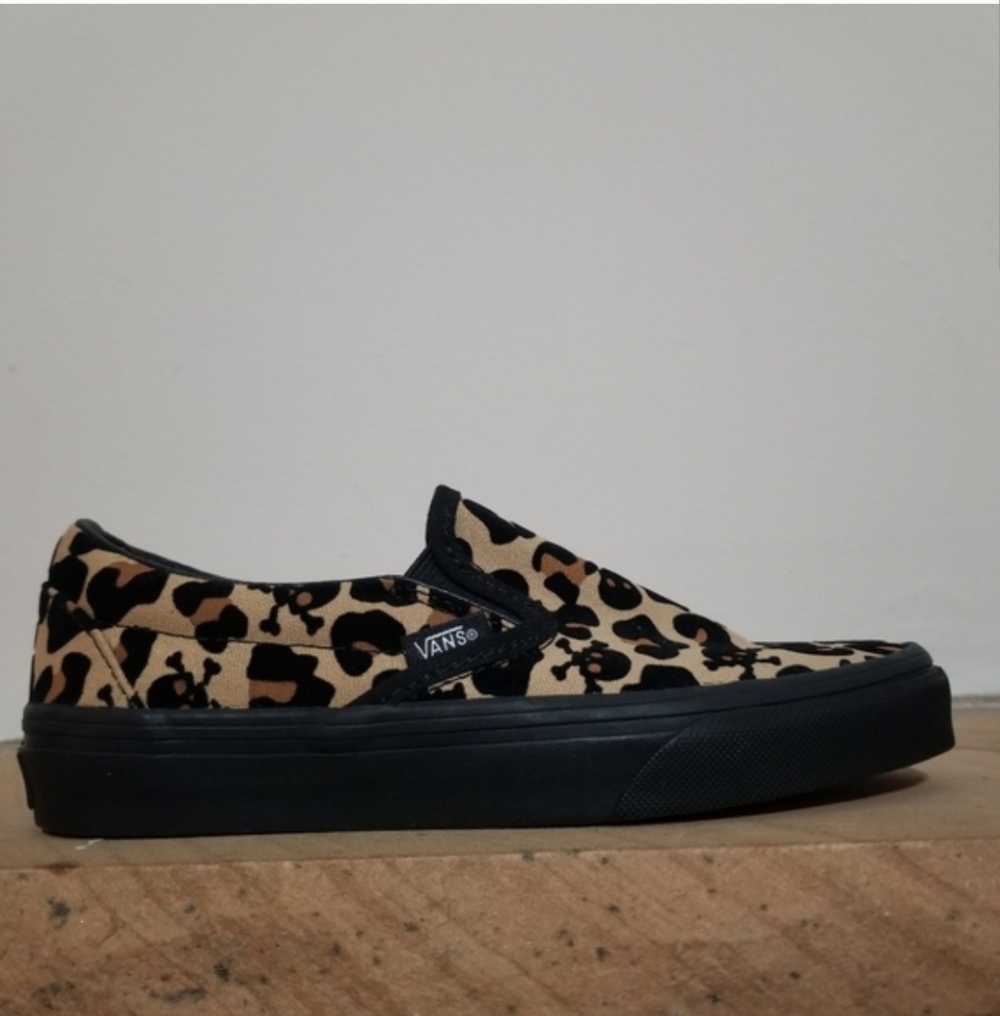 NEW! Vans Animal Print Slip-On Sneakers - Picture 2 of 5